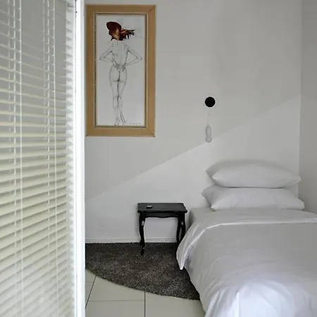 Udobno I Mirno Potkrovlje Apartmán *
